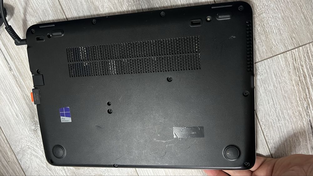 Продавам HP EliteBook 725 G4