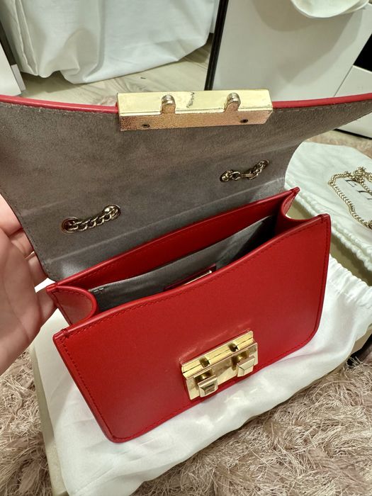 Geantă Furla Bella mini de umăr cu lant auriu rosie piele naturală