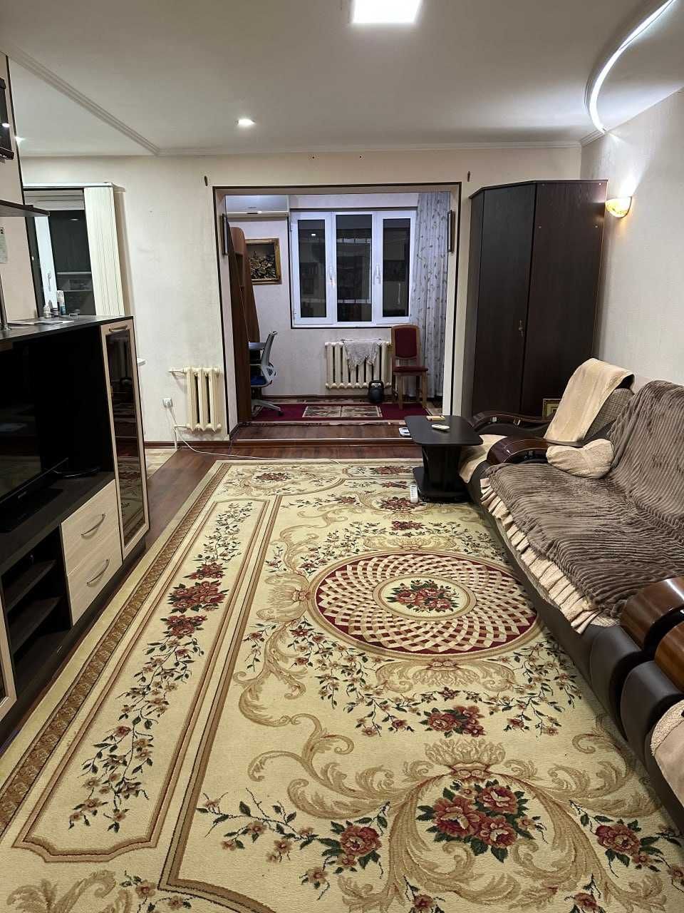 Чиланзар-1` 2-комн. квартира 49м², 4/5 этаж, чистый ремонт