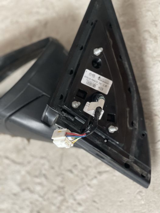 Боковой зеркало