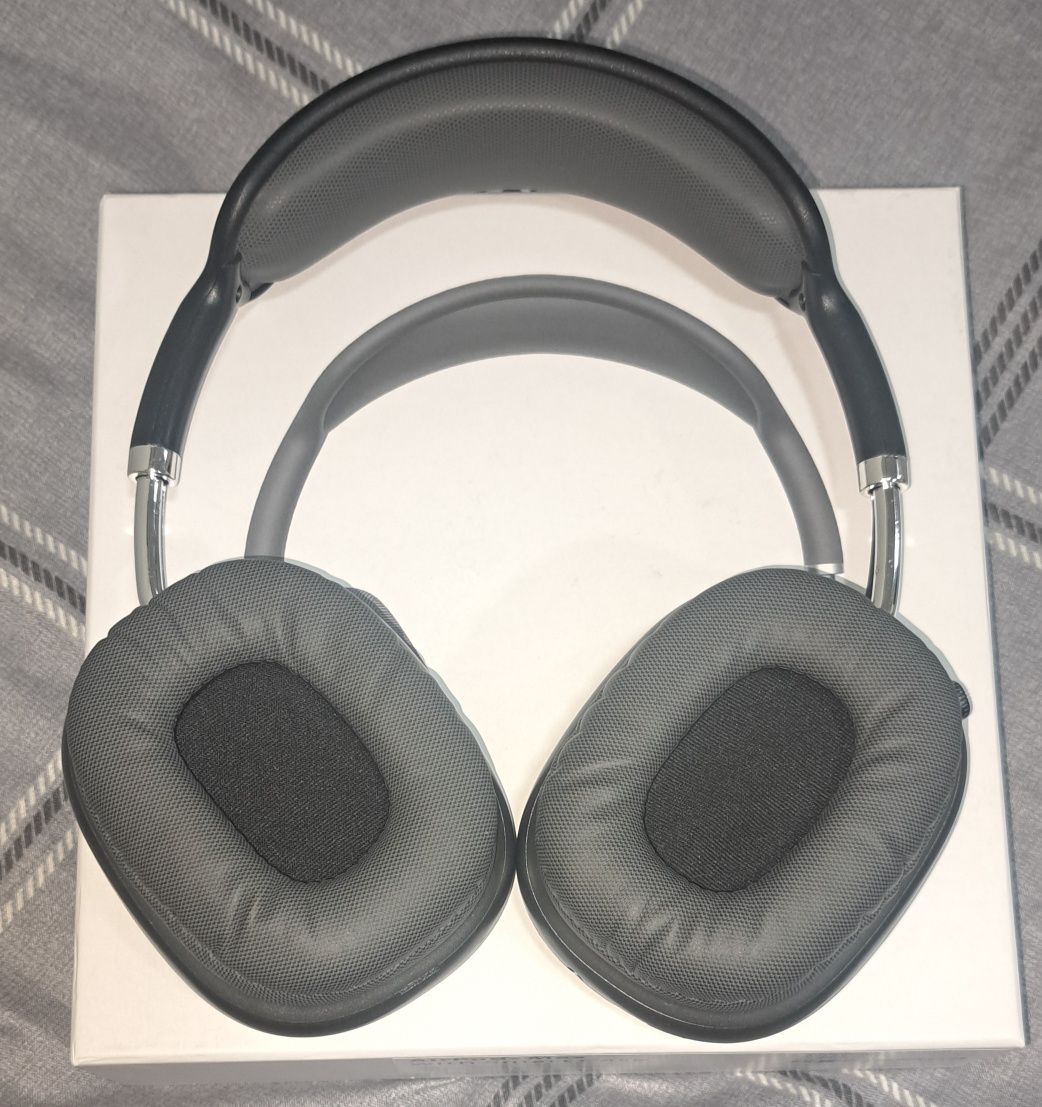 AirPods Max with Smart Case