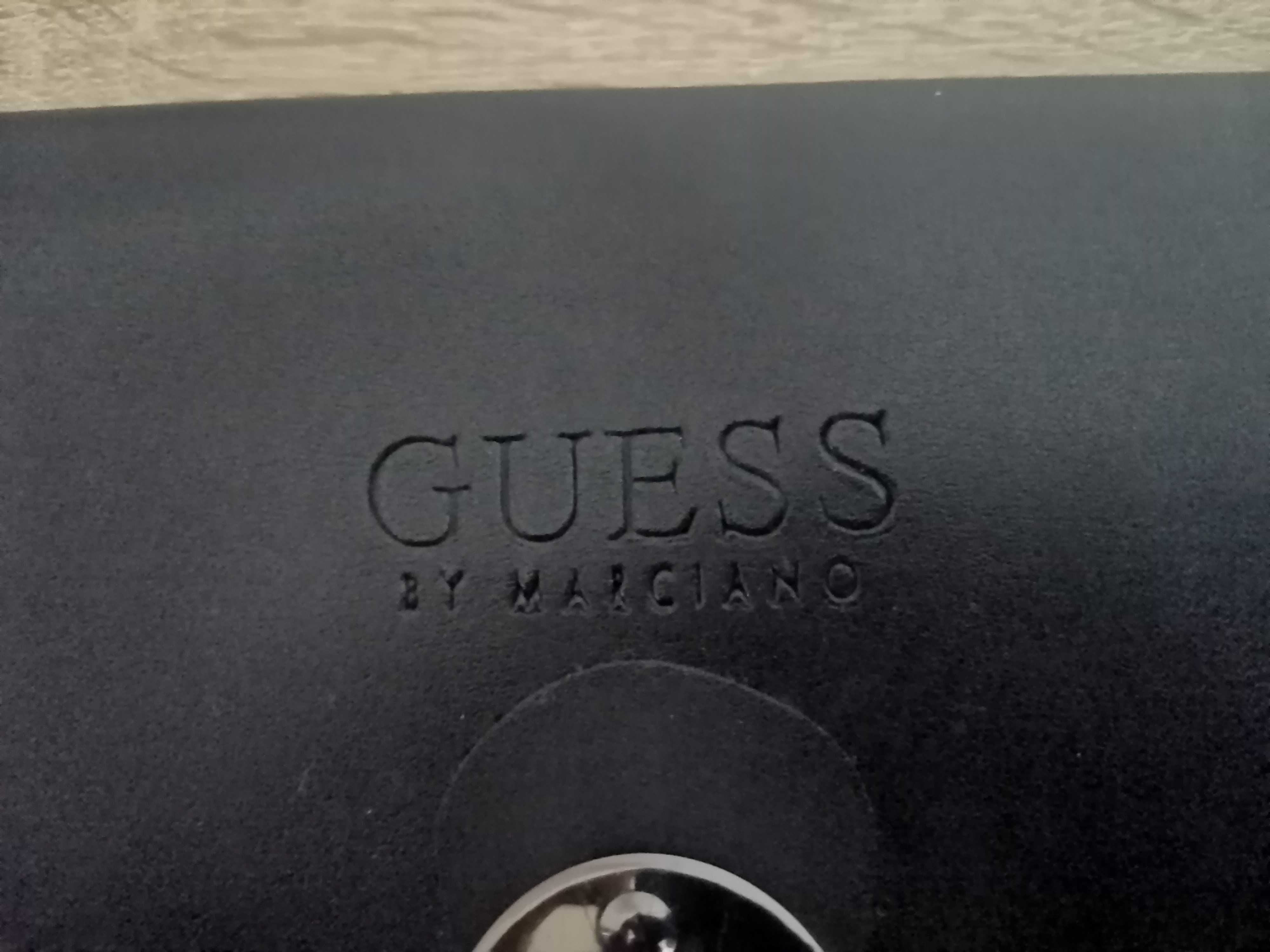 Продавам дамска чанта Guess by Marciano