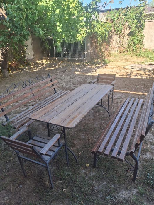 Продам стол с скамейкой