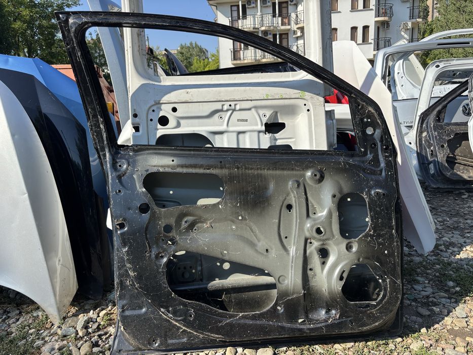 Врата Mitsubishi Mirage