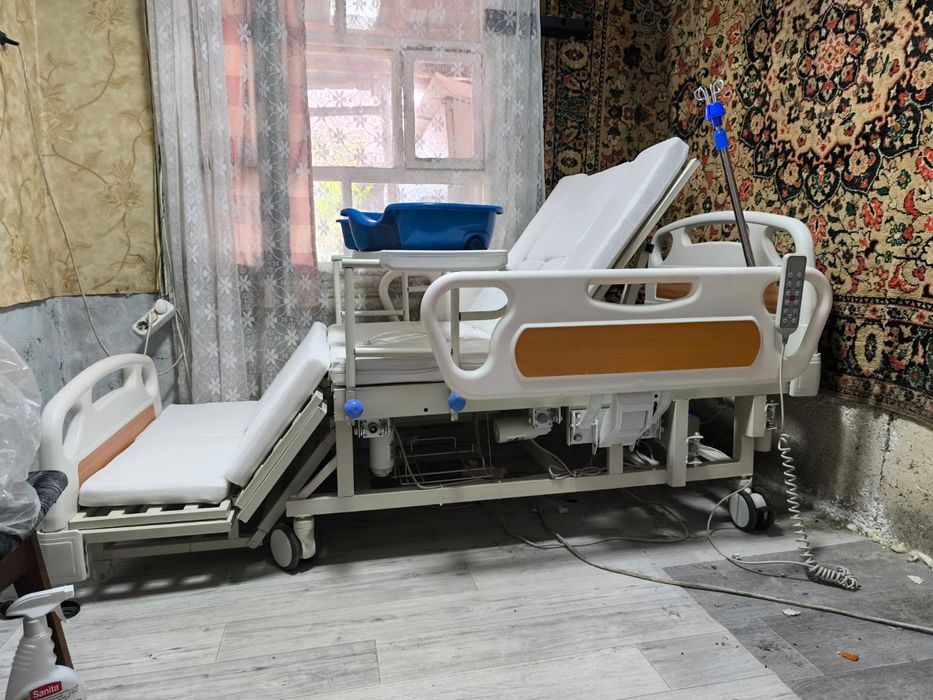 Медицинская кровать Kaz Medical с электроприводом для лежачих больных