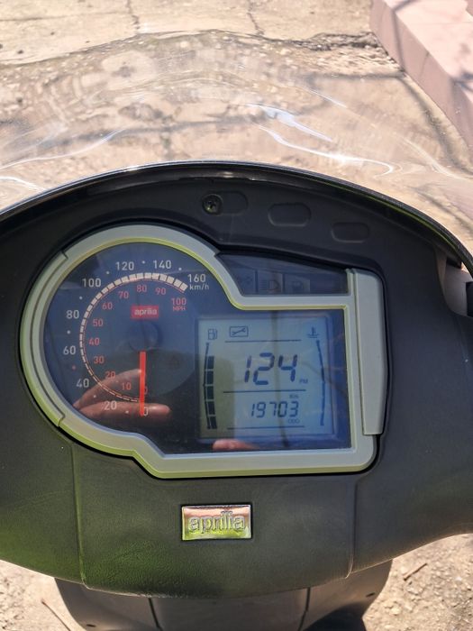 Vând Aprilia sportcity 125