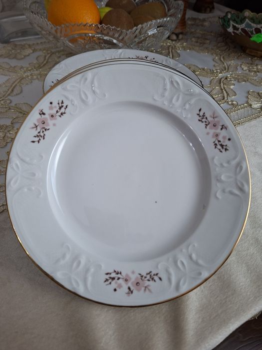 Тарелки диаметр 20, в наличии 8 шт