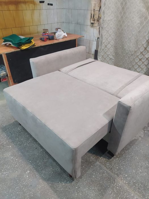 Продается новый отреставрированный качественный диван