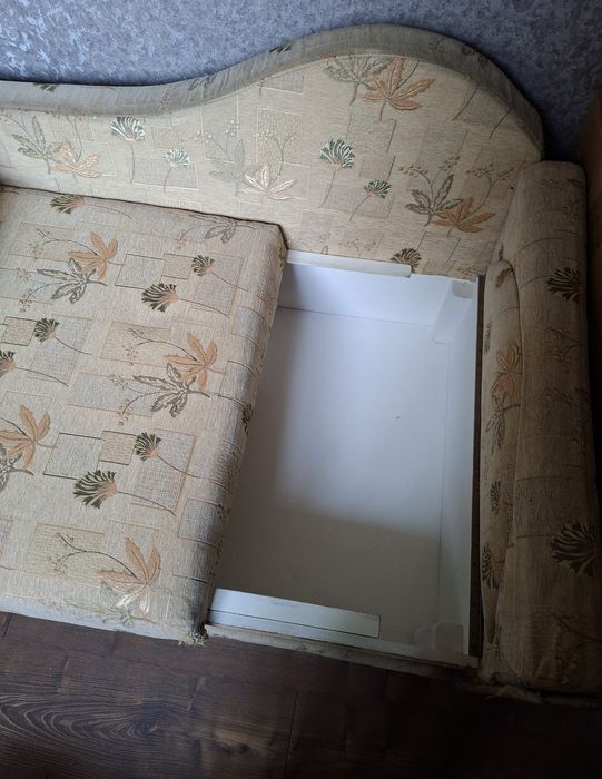 Софа раскладная с нишой для белья.