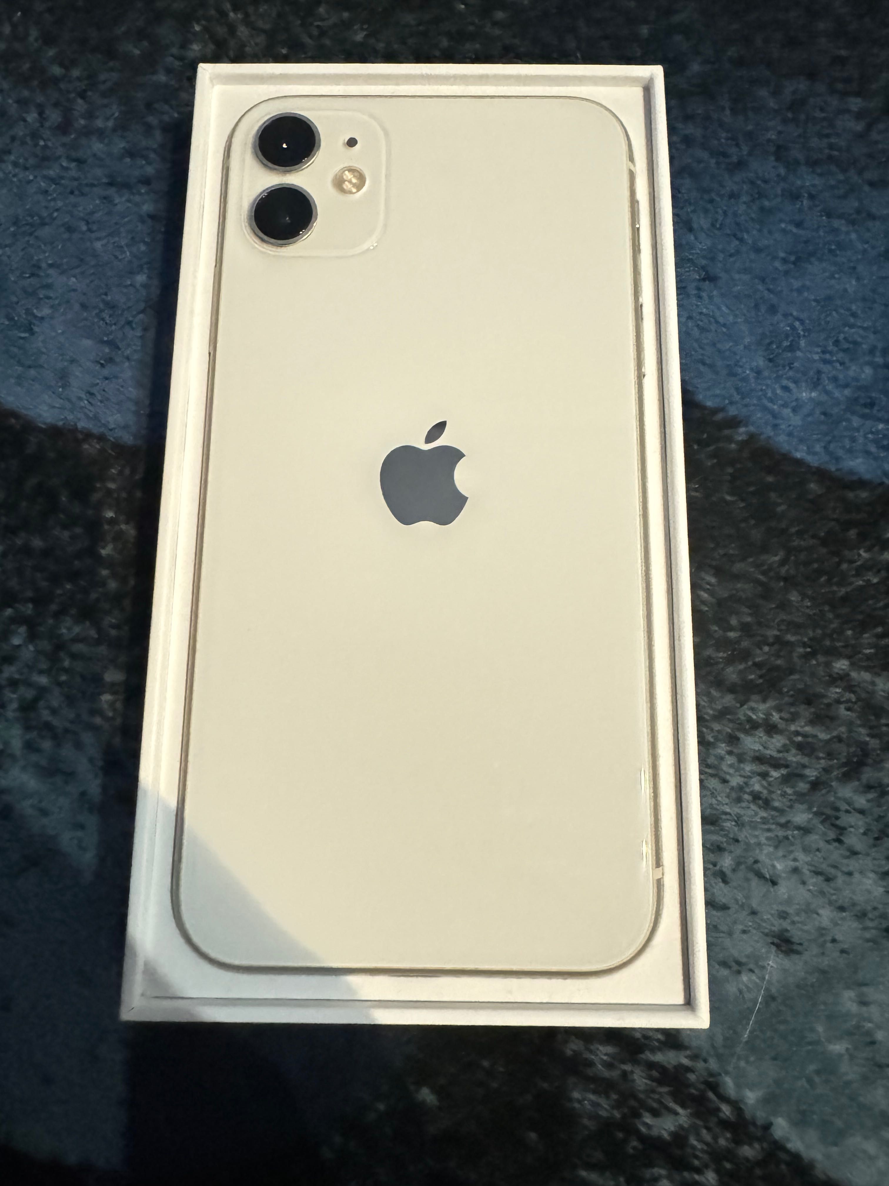 iPhone 11 белый 128гб