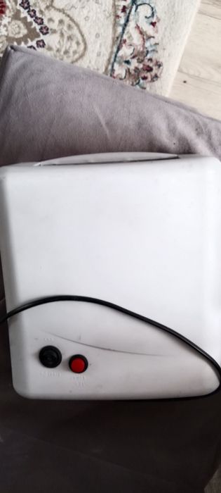 Продам УФ-лампа для сушки ногтей  в хорошо м состояние