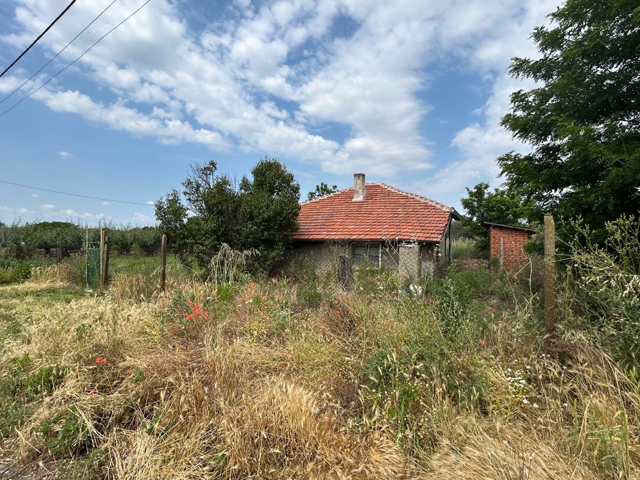 Продава се къща в с.Любенова Махала