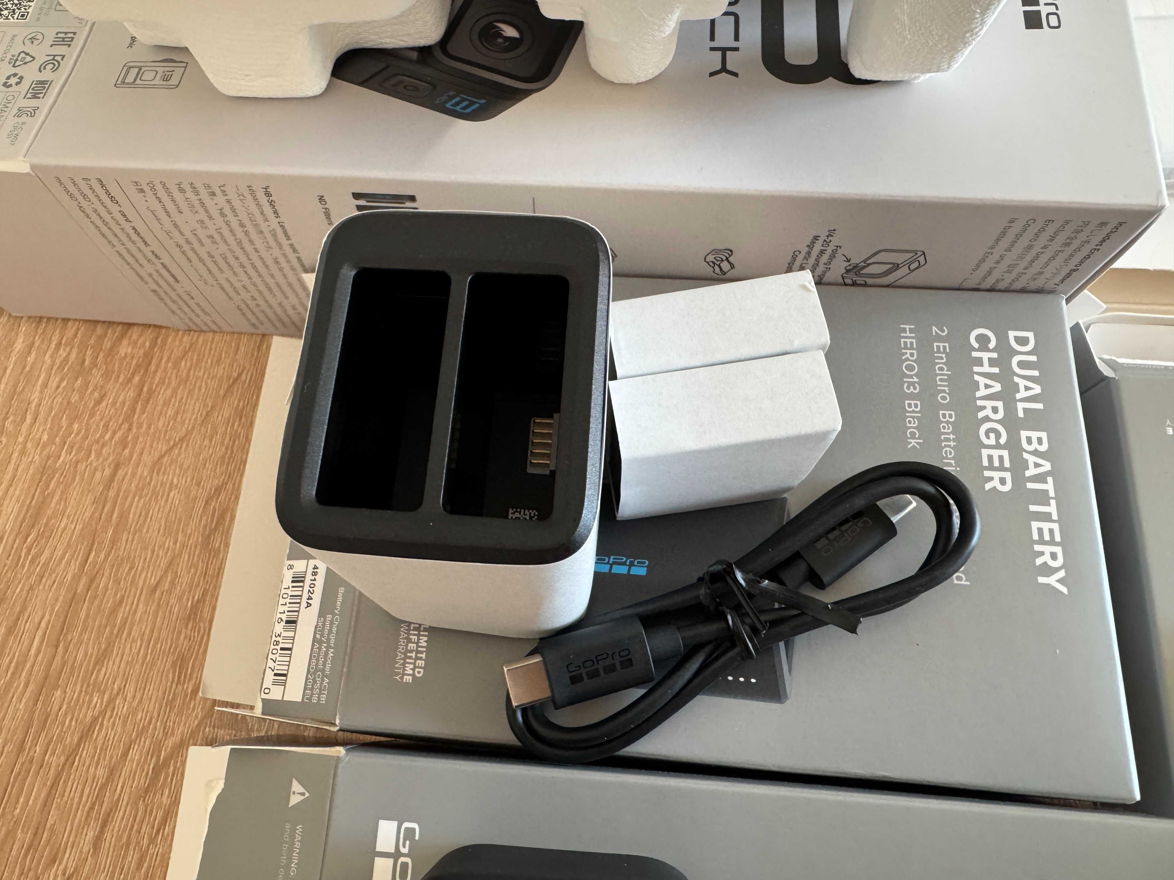GoPro Hero 13 Black + батерии + аксесоари (чисто нови)
