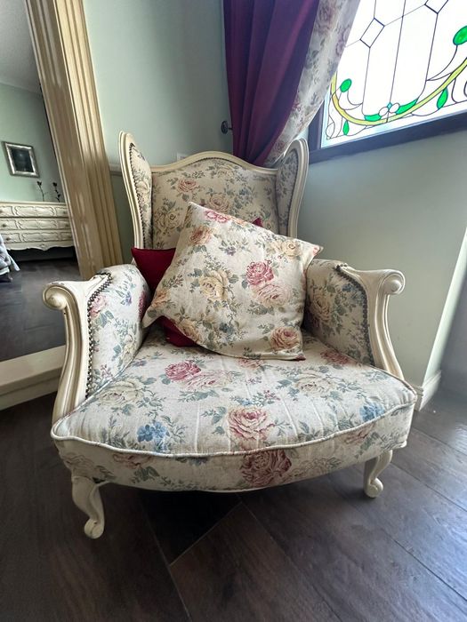 Mobilier din lemn masiv, stil baroc, 2 fotolii + 3 comode, stare buna!