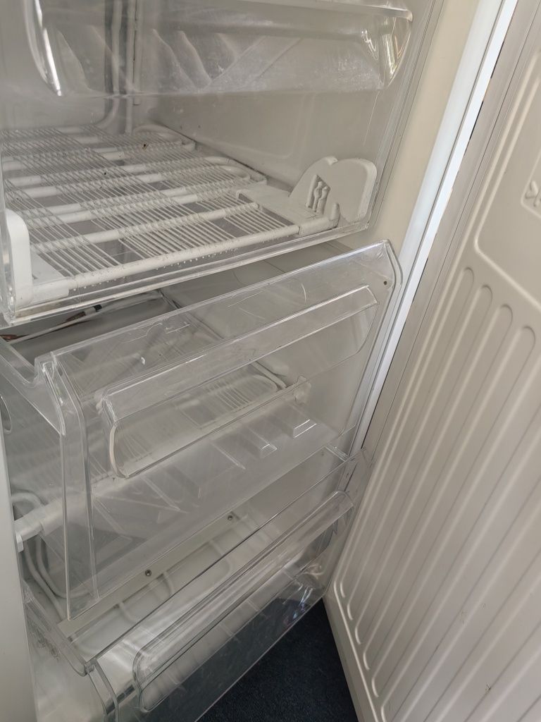 Продавам фризерче