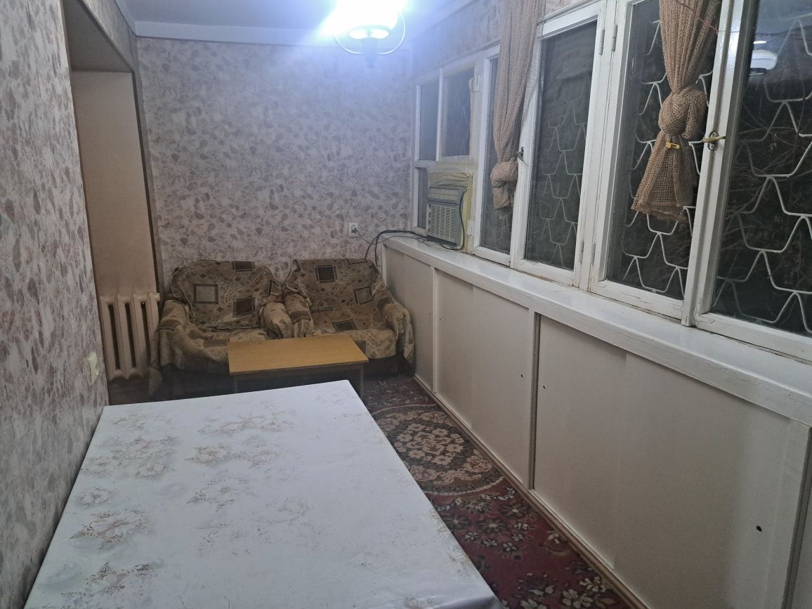 Продаётся квартира возле метро М.Горький. 4/2/5.