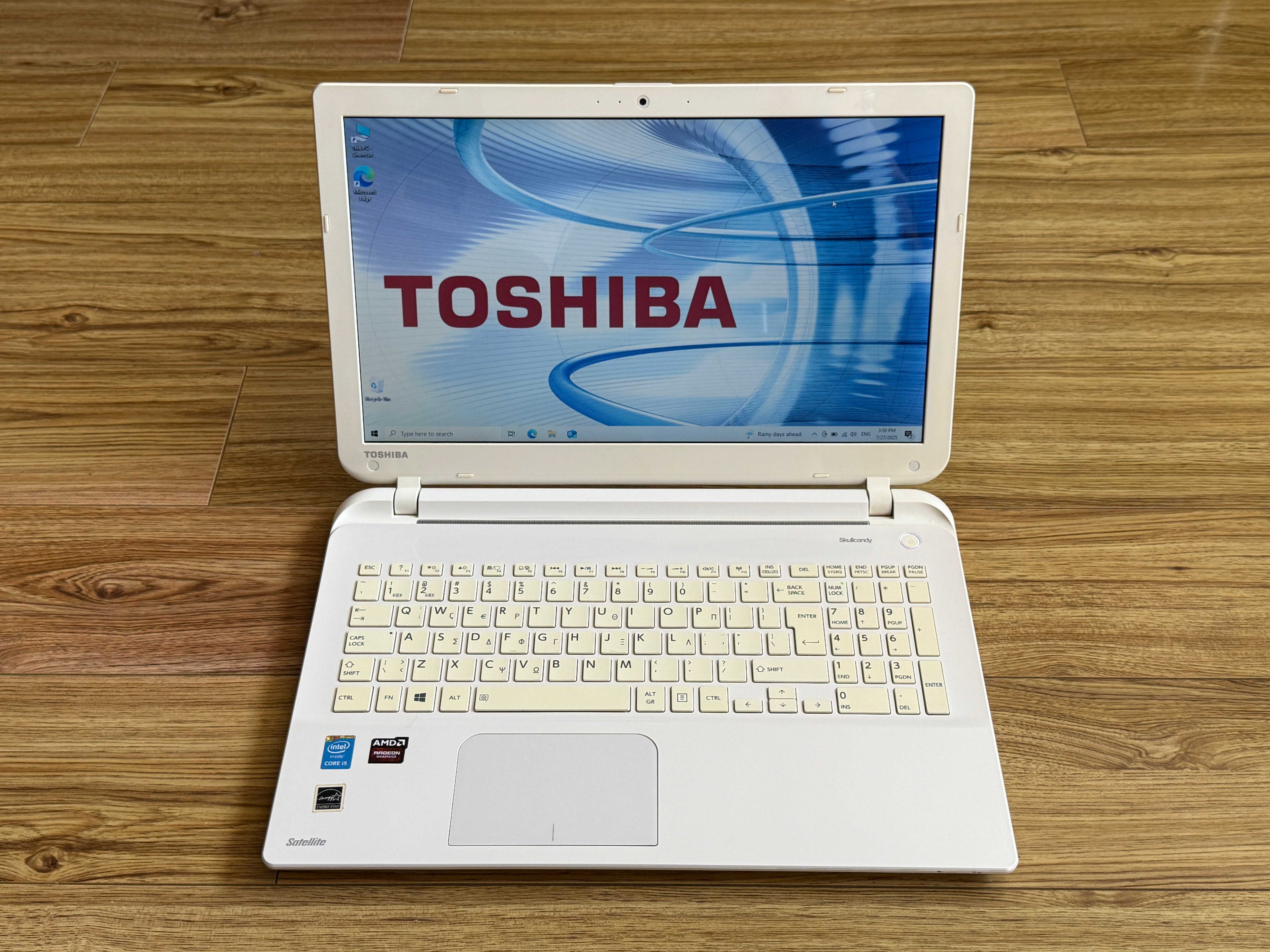15.6 Toshiba L50`Core i5-4210U/8GB RAM/500GB HDD/AMD R7-2GB/Бат 4ч