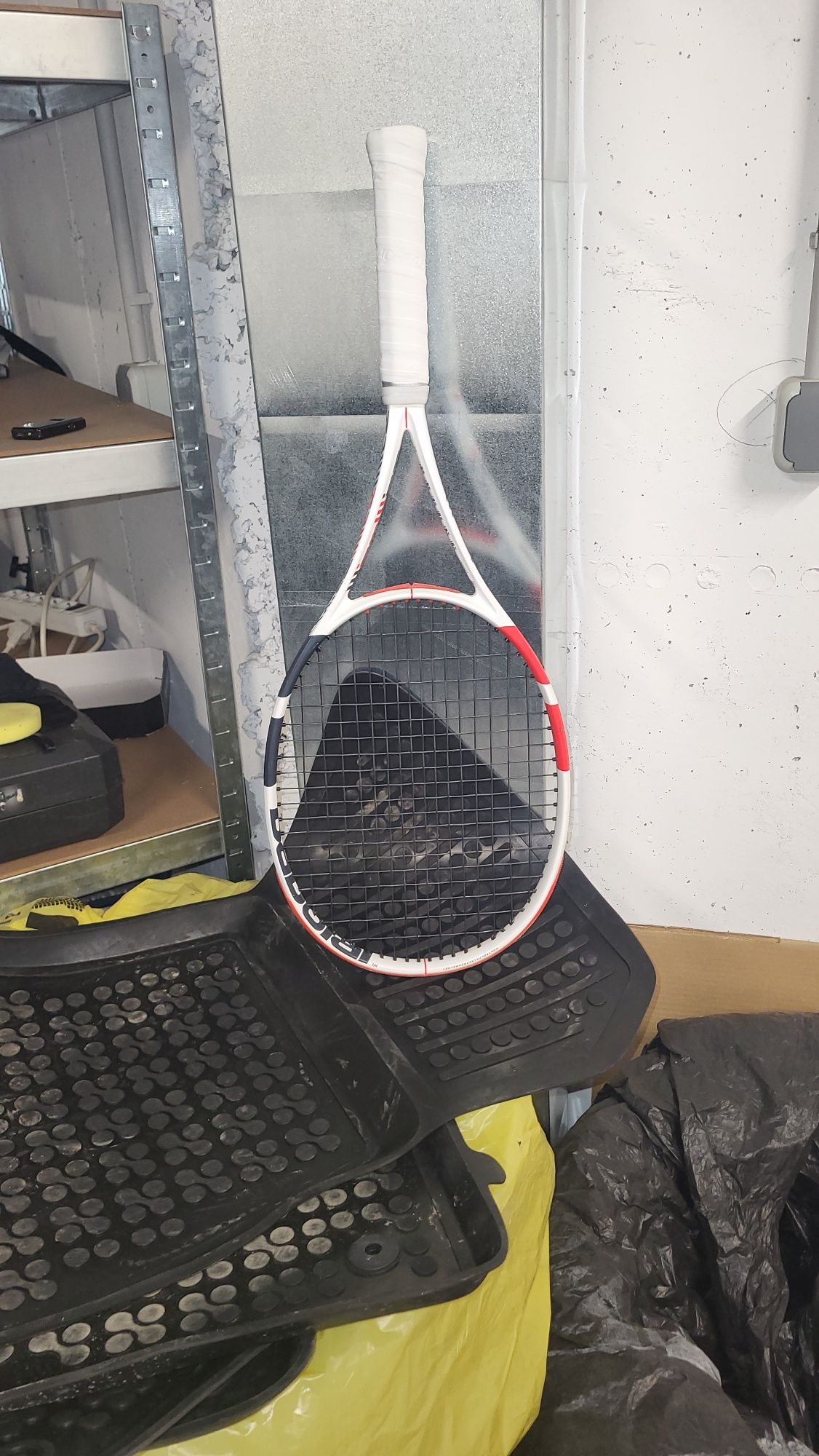 Продавам тенис ракета Babolat Pure Strike 100