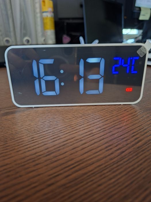 Ceas digital cu alarma