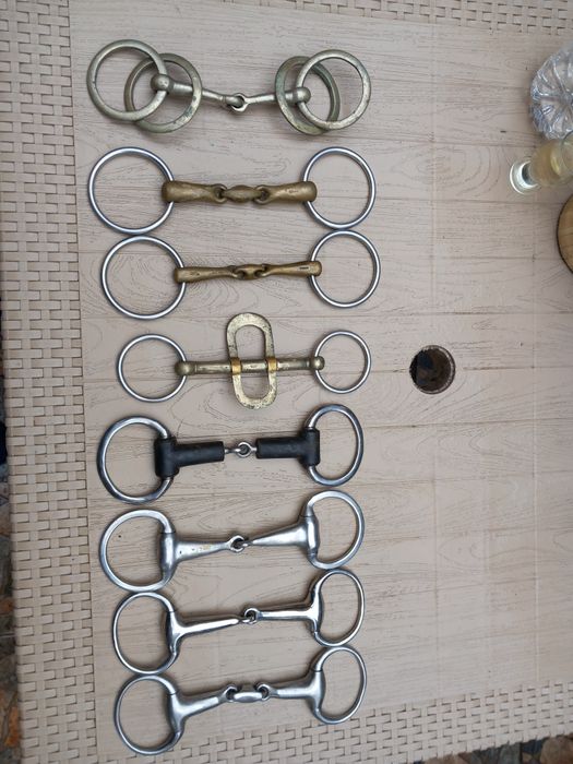 Vând zăbale pentru cai!