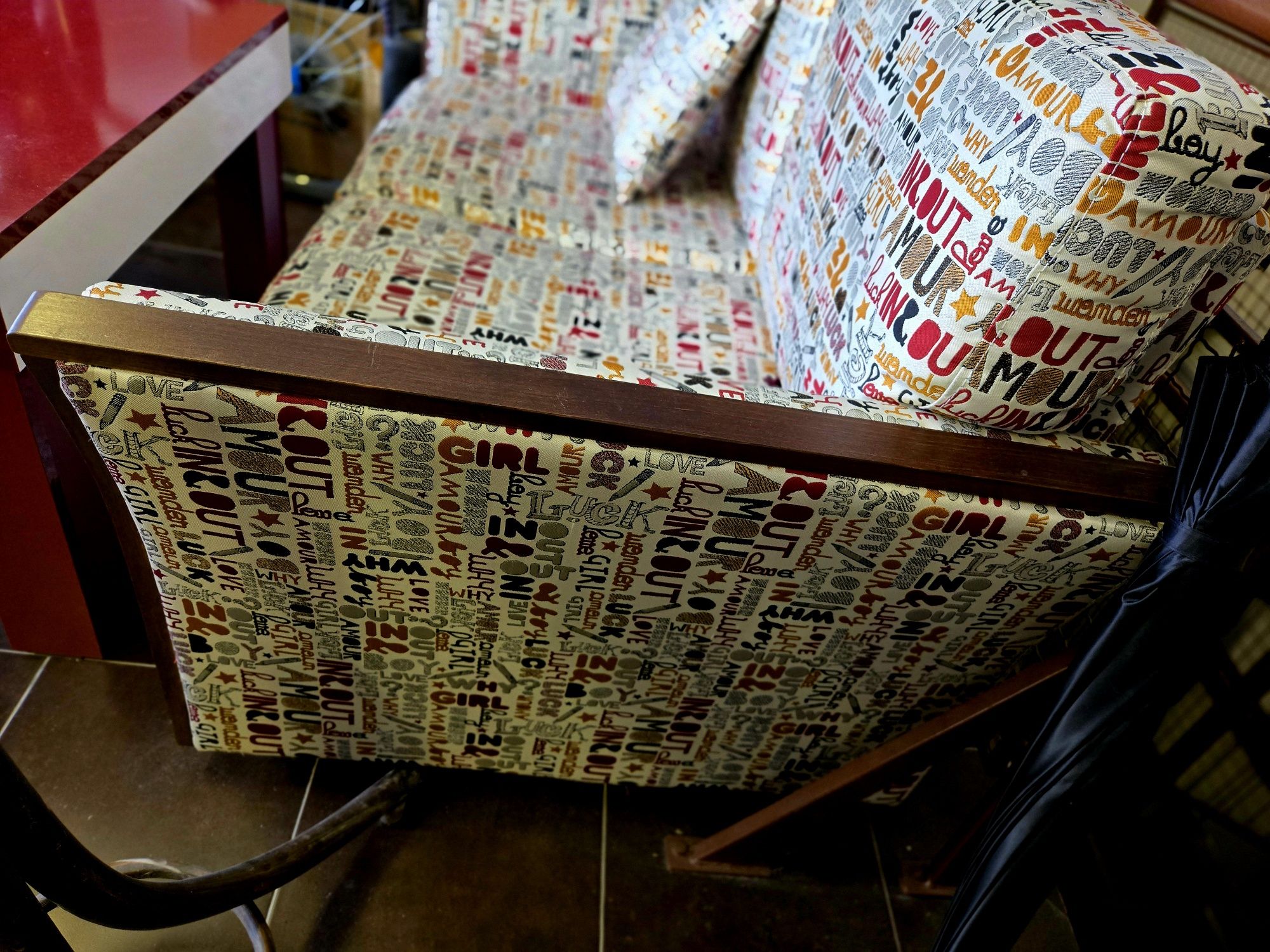Канапе и холна маса