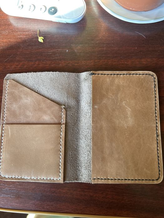 Portofele facute de mana din piele