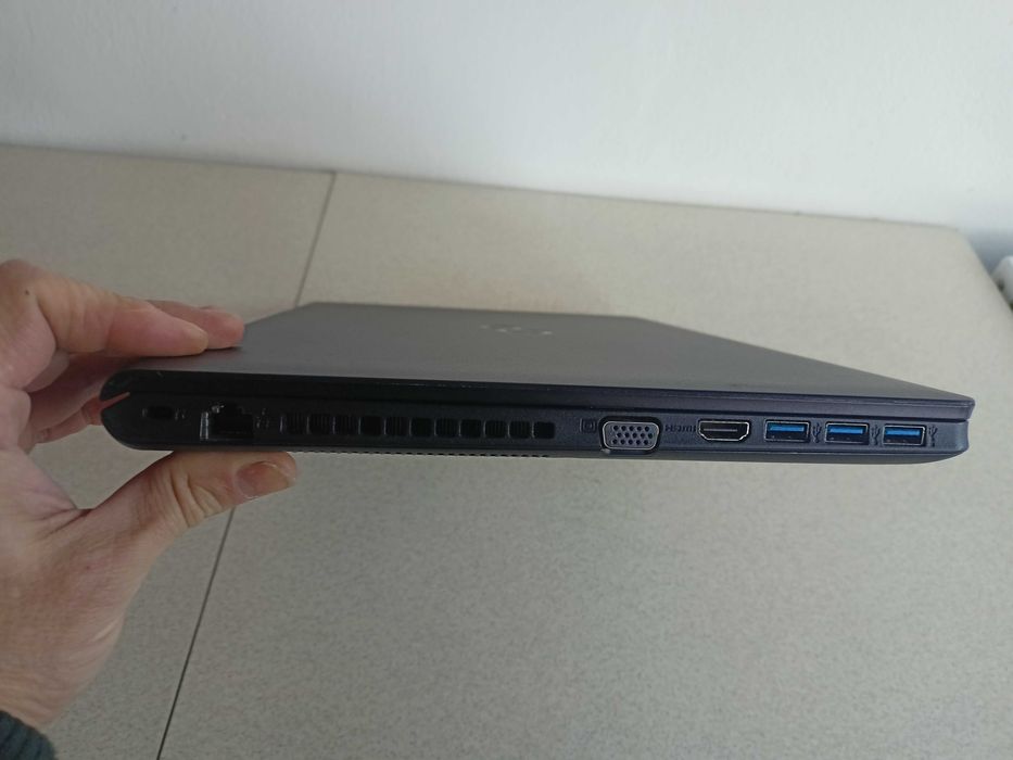 Laptop fujitsu A557 Display 15,6 FHD  I5-7200u ram 10 ddr4 SSD 256gb