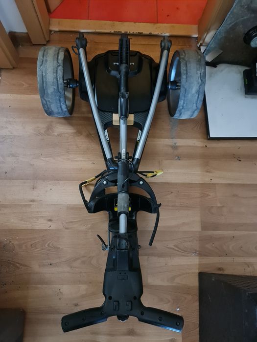 Redus ! Cărucior electric pentru golf