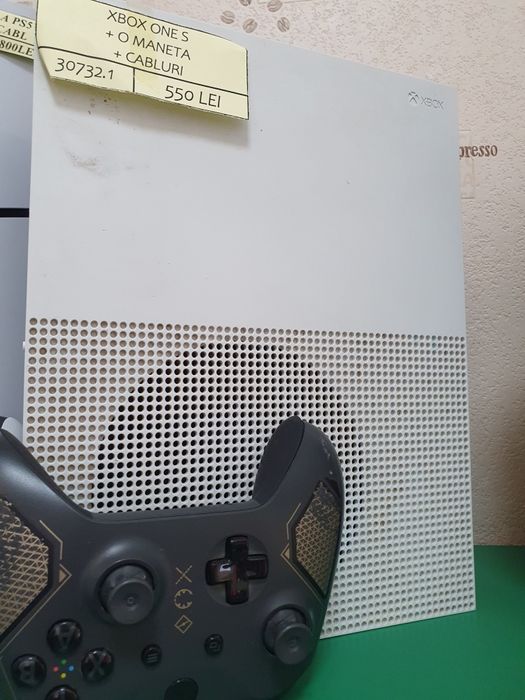 Consola XBoxe one+maneta (cdc)