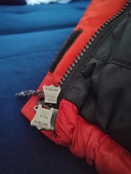 Vând Geaca Moutain Hard Were roșie puf Dama  S