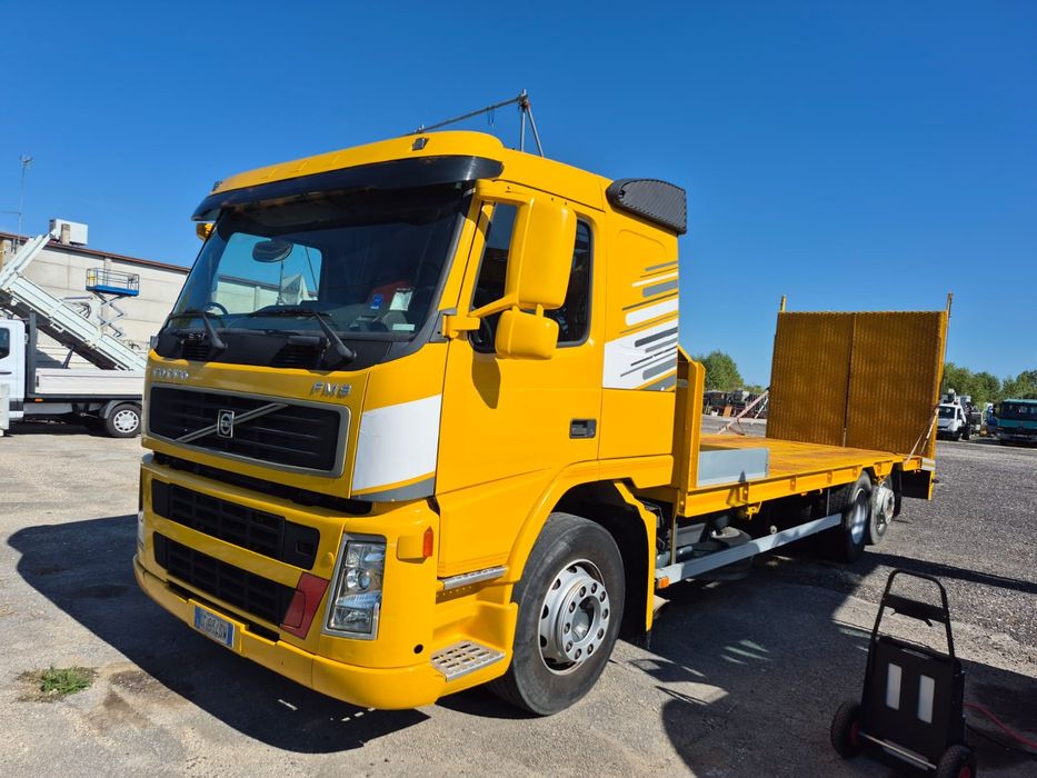 Camion Volvo Platforma utilaje