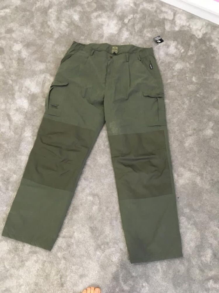 Vand pantaloni TCM