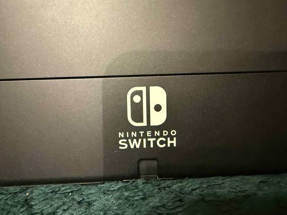 ANUNȚ DE VÂNZARE – Nintendo Switch OLED (White)