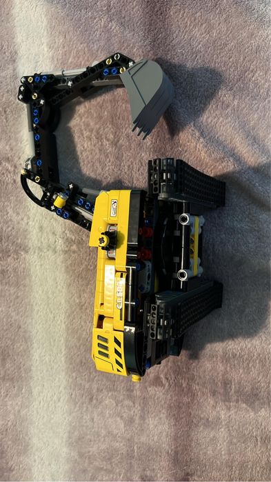 Lego Excavator de mare putere -42121