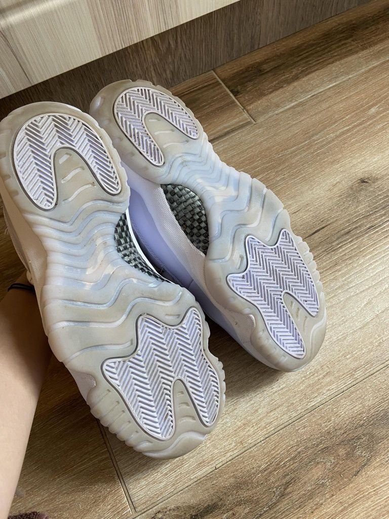 Jordan 11 low pure violet