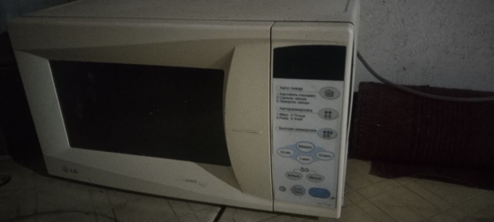 Продаётся микроволновая печь.