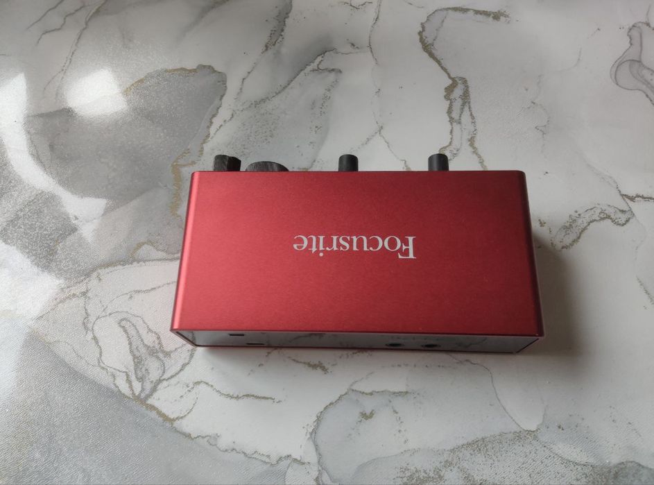 Звуковая карта Scarlet Focusrite 2i2