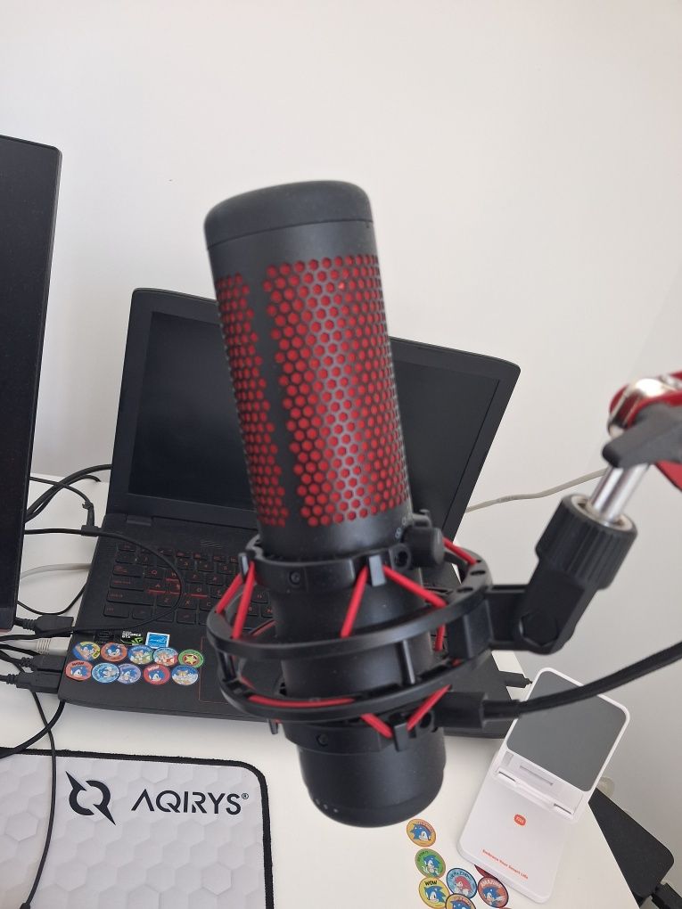 Vând microfon hyperx quadcast bonus suportul