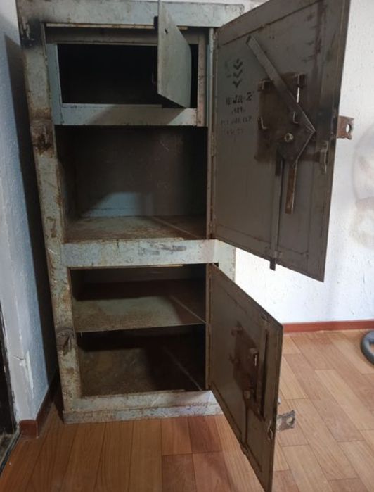 Сейф б/у продается