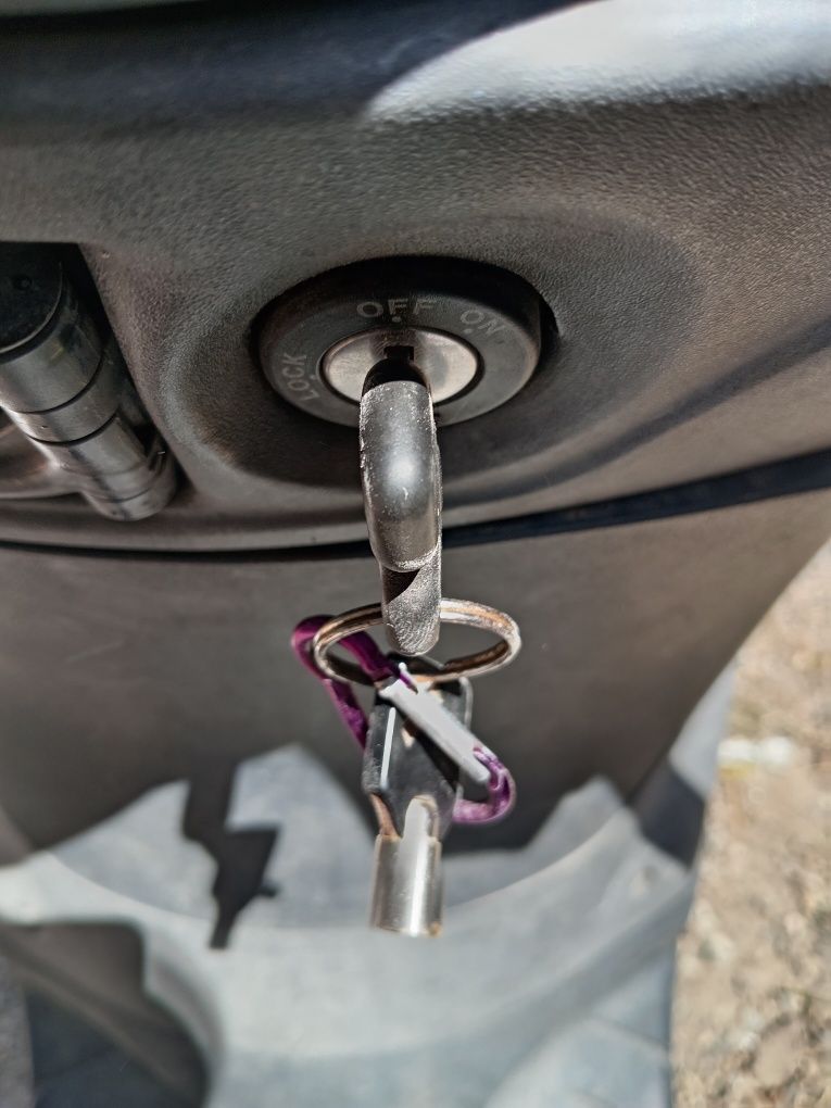 Vând Piaggio zip