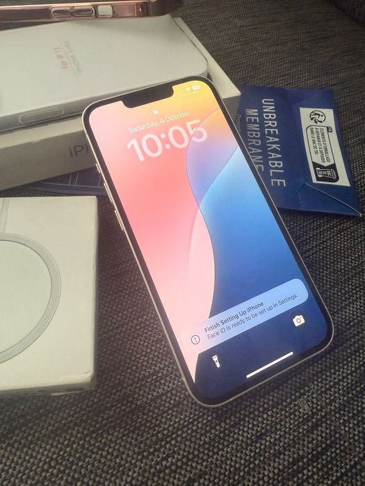 Iphone 13 бял - Като нов!