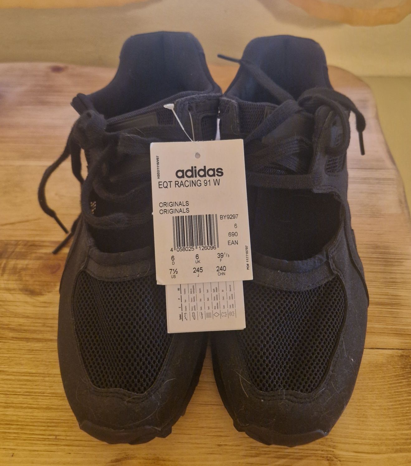 Продавам дамски маратонки Adidas Torsion и дамски кецове