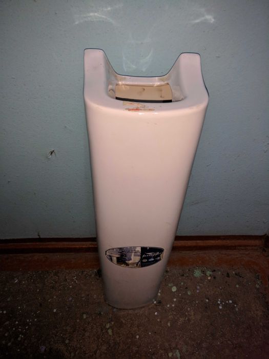 Постамент для раковины, станция метро Москва