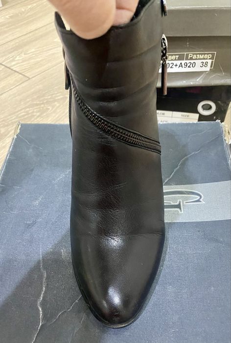 Женские сапоги ,состояние отличное !