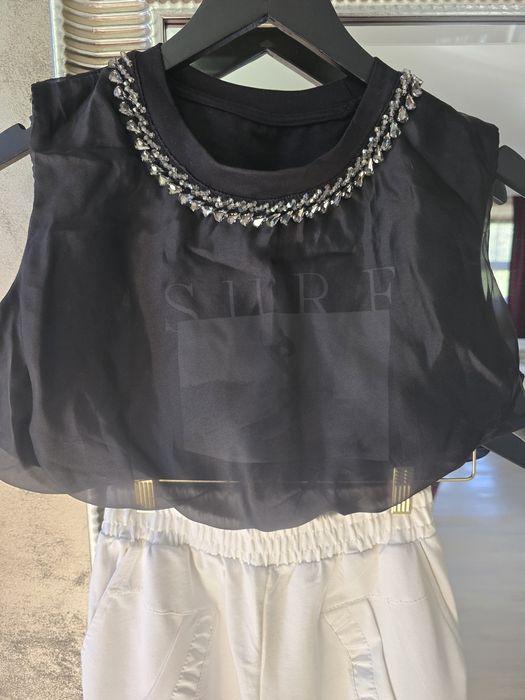 Set pantaloni conici, 3/4, cu talie înaltă, top, din voal și detalii d