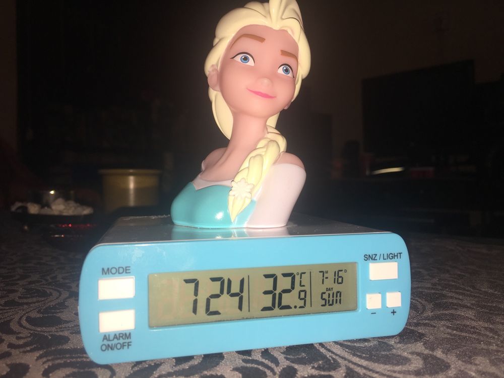 Elsa Frozen digital clock