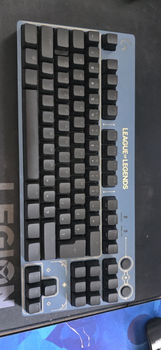 Tatstura mecanica logitech pro League of legends limited edition
