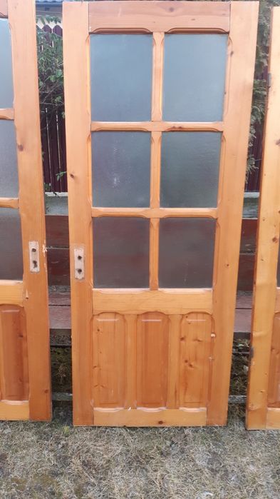 Uși de interior de brad lăcuit, fără toc