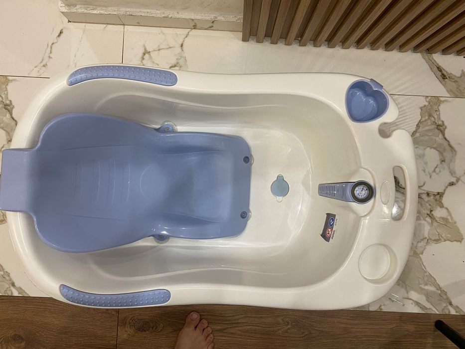 Бебешка вана със стойка и термометър