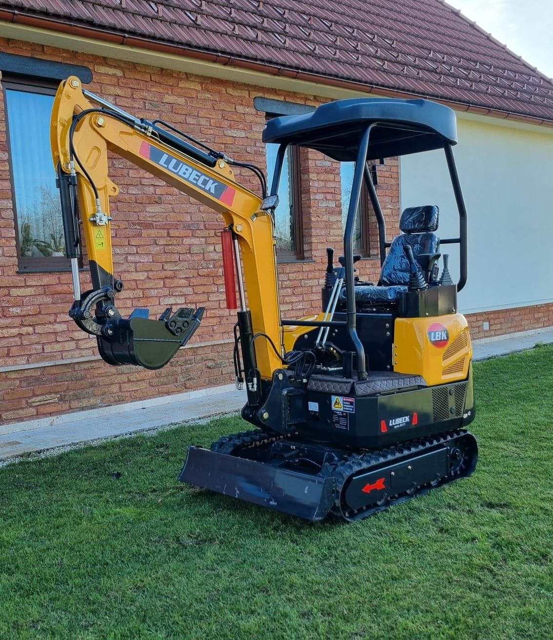 Miniexcavator 1.7 tone LUBECK EX-171. NOU!!Garanție 2 ani.